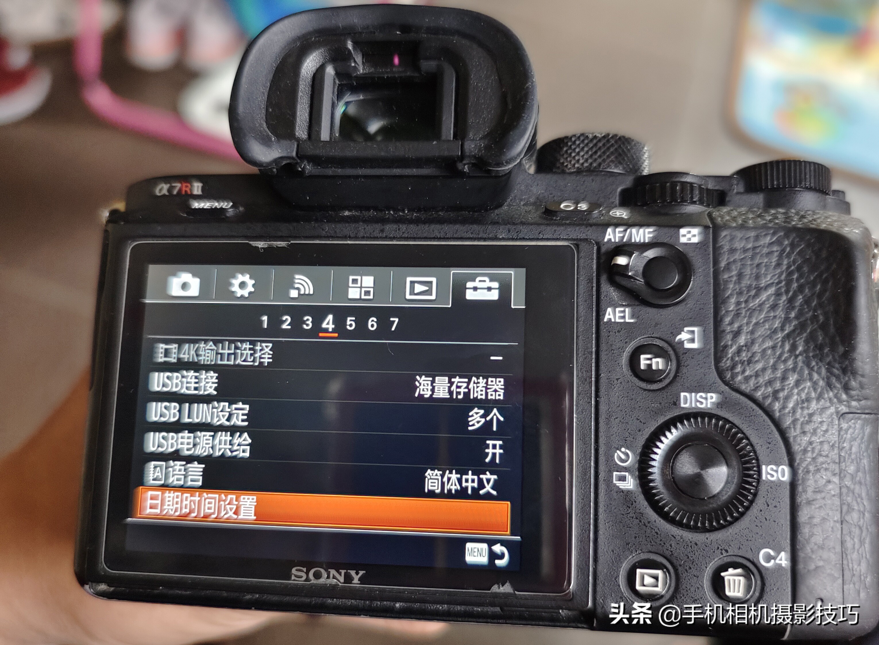 相机屏幕坏了一点,相机屏幕有个坏点