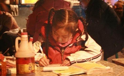 如何教小孩子快速识字,小学前要怎么教小孩识字比较好