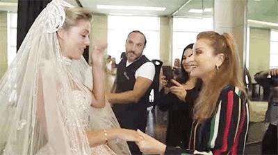 15万颗施华洛世奇水晶,eliesaab婚纱