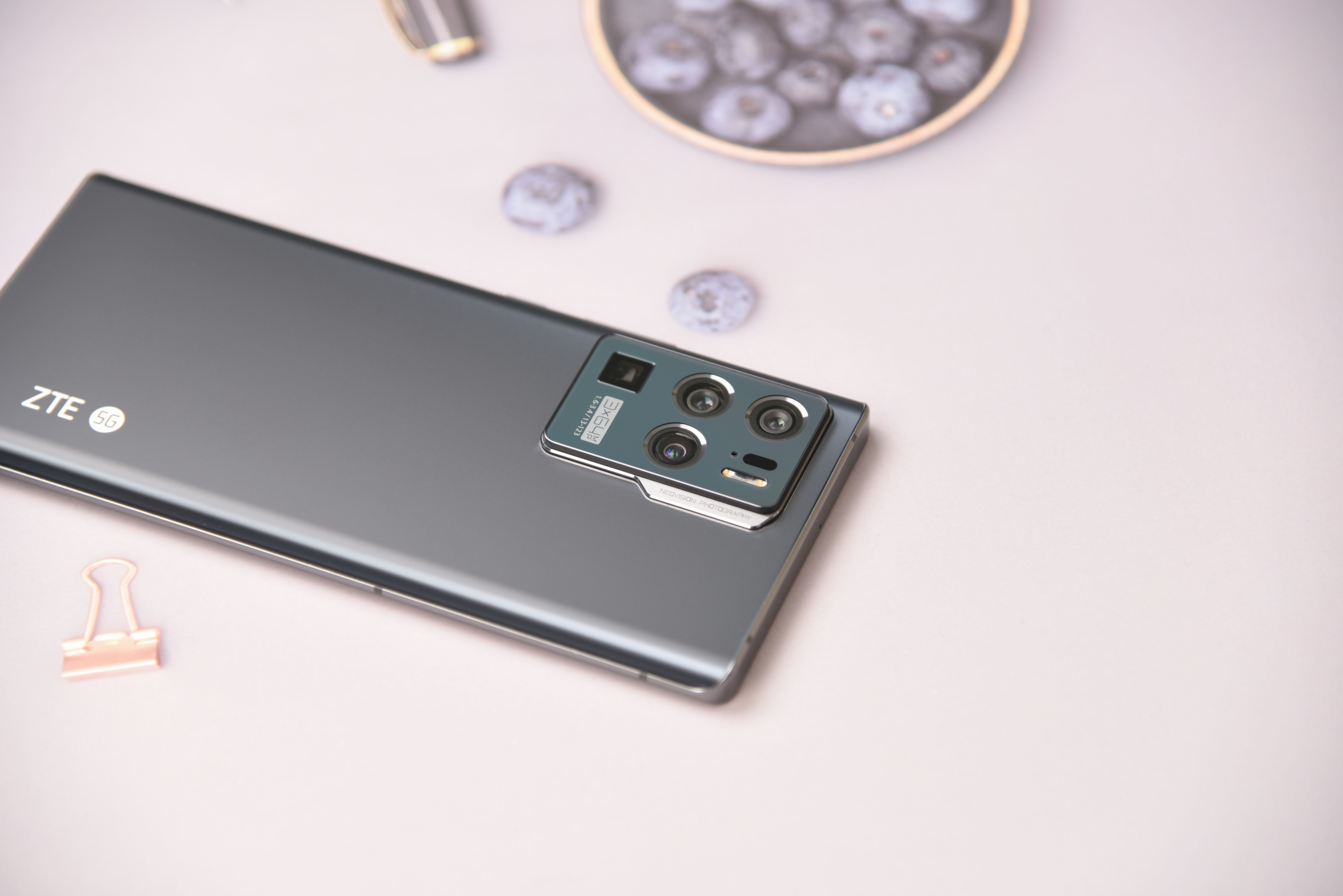 中兴axon30pro测评小白测评,中兴axon30ultra三千新机能入手吗