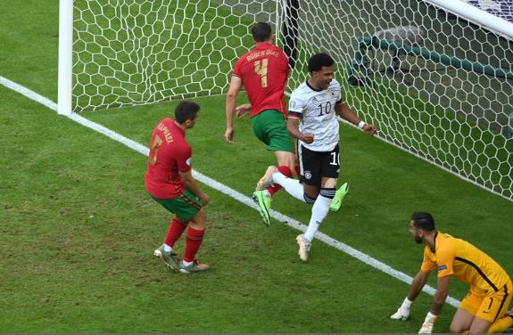 RQ一拳说球|欧洲杯:葡萄牙2-4德国RobinGosens的致命横传球