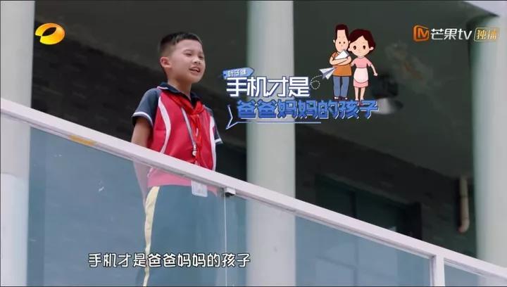 初中生沉迷手机无法自拔怎么办,十四岁孩子整天沉迷手机无法自拔