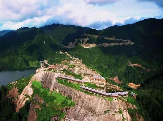 重庆最险峻山峰,重庆最可怕的古寨