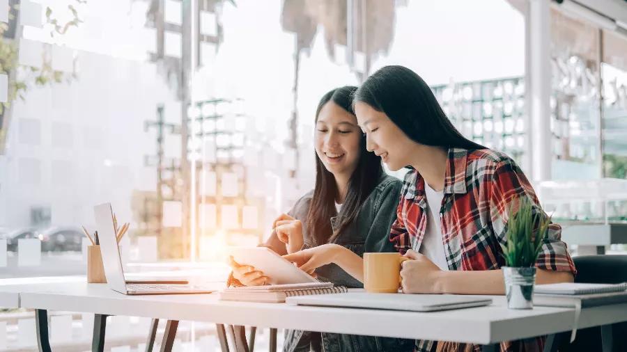 高中生被嘲笑内心不舒服怎么办,高中生被孤立心理辅导案例