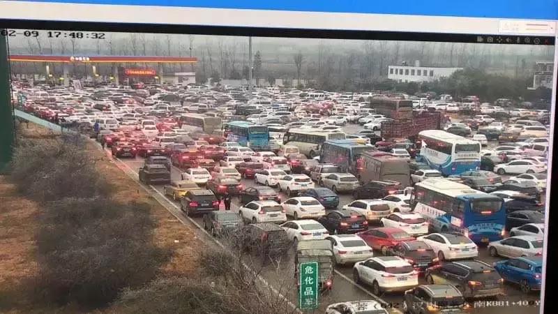 返程高速车流,返程大军挤爆沪渝高速