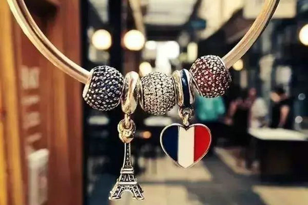 潘多拉手链戴着有什么好处 (送潘多拉手链的寓意)