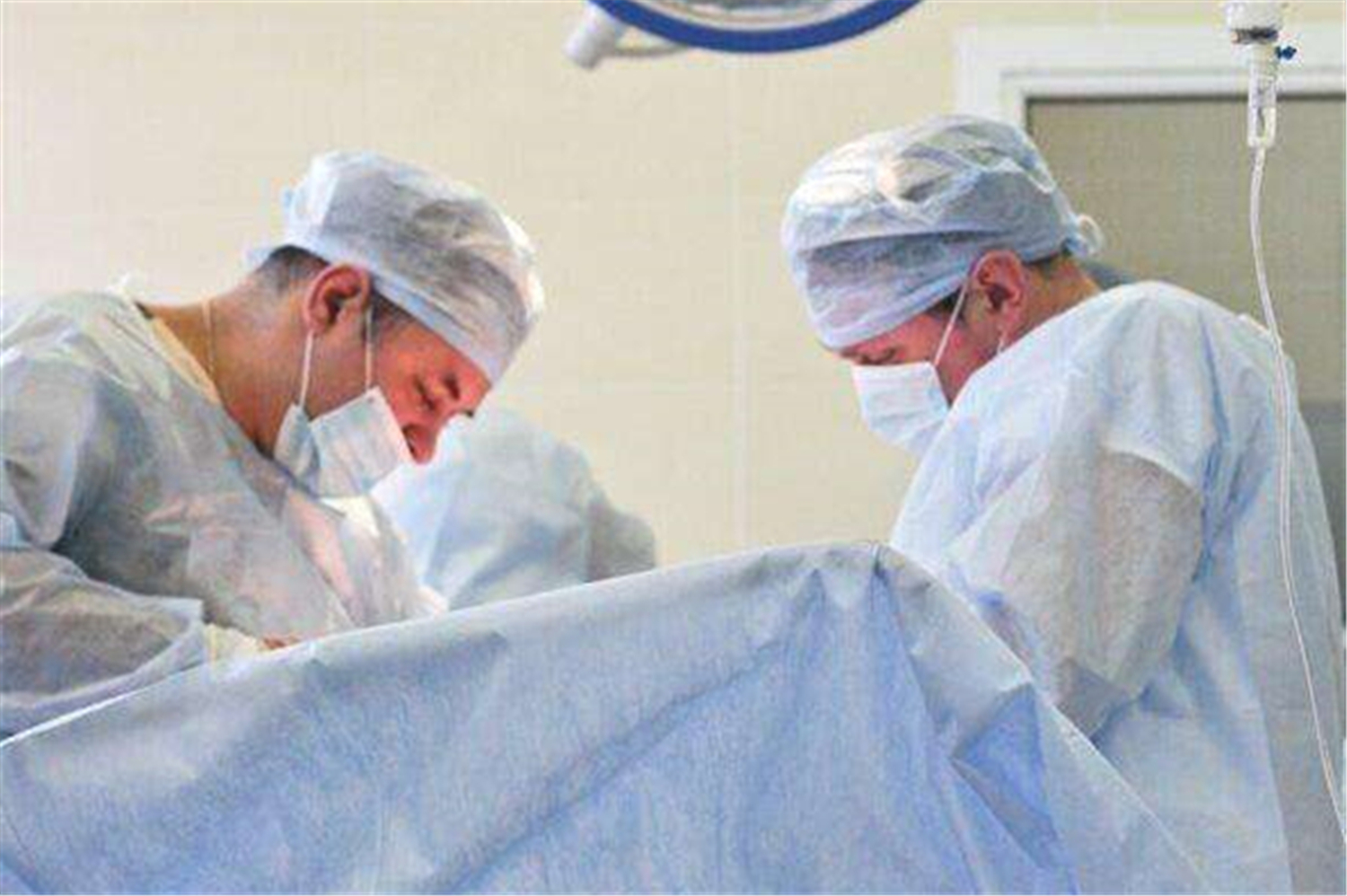 剖腹产美容线和要拆线有什么区别,剖腹产是用美容线好还是进口线好