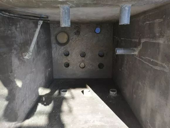 地面上鱼池自动排污过滤施工方法,鱼池过滤系统怎么实现自动排污的