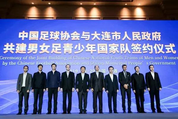 王健林退出万达足球俱乐部了吗,王健林万达红旗合作