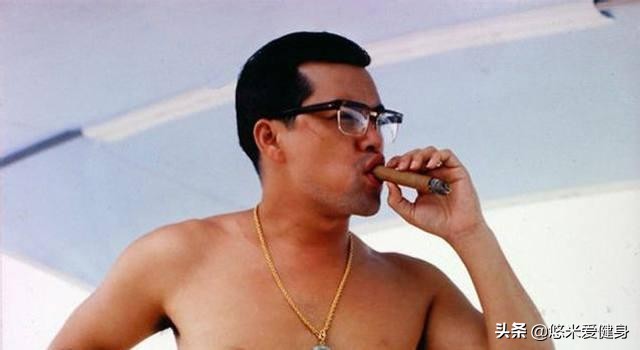 吕良伟扎马步的正确姿势减肥,62岁吕良伟保持身材如同年轻小伙