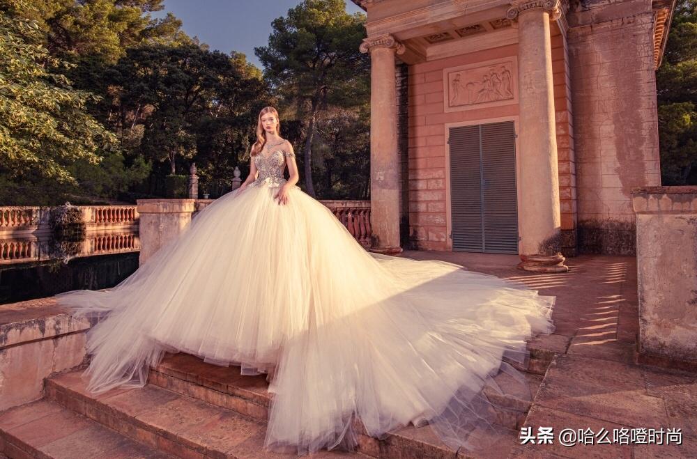 巨型豪华大拖尾婚纱,超长拖尾婚纱只能用震撼来形容