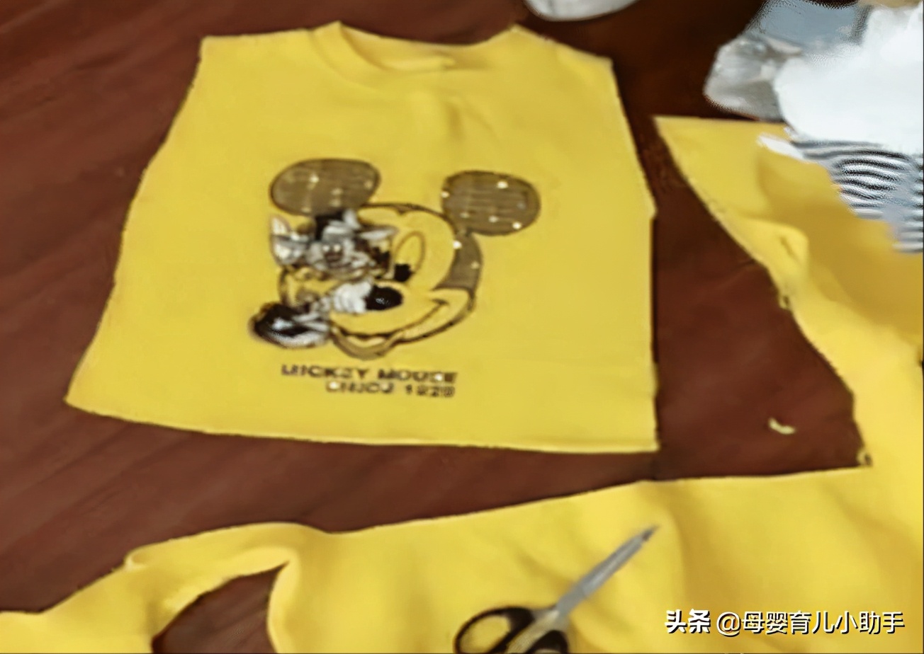 姐姐旧衣改造给弟弟,姐姐用旧毛毯给弟弟改衣服