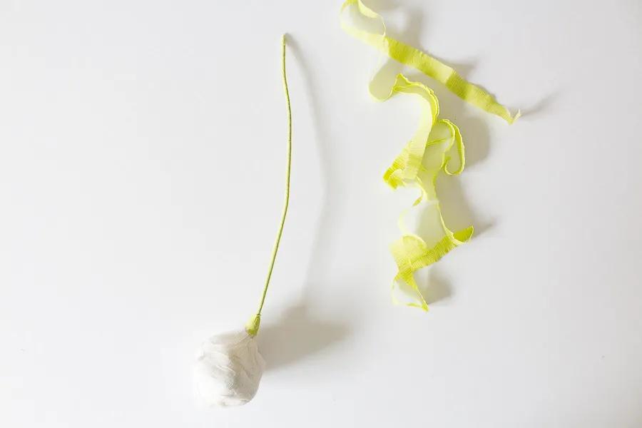 用手工纸做出来的花型装饰,软皱纹纸手工花