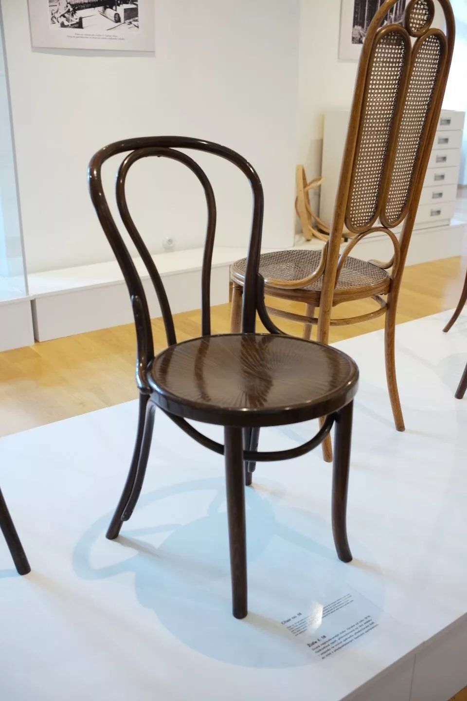 探访TON工厂看经典椅子背后的故事|疯狂24h我们去捷克干了啥？