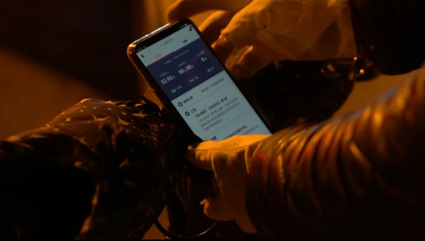 代驾妈妈的真实生活,女代驾夜行生活