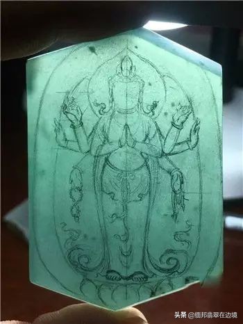 罕见的冰种翡翠,切出罕见冰翡翠