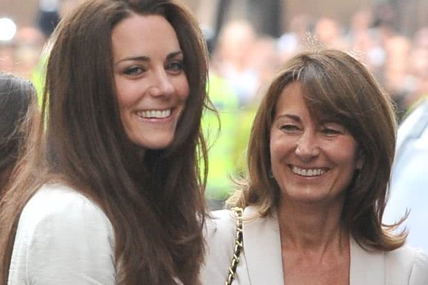 凯特64岁母亲穿比基尼戏水,身材保持得好,一家子都是自律典范