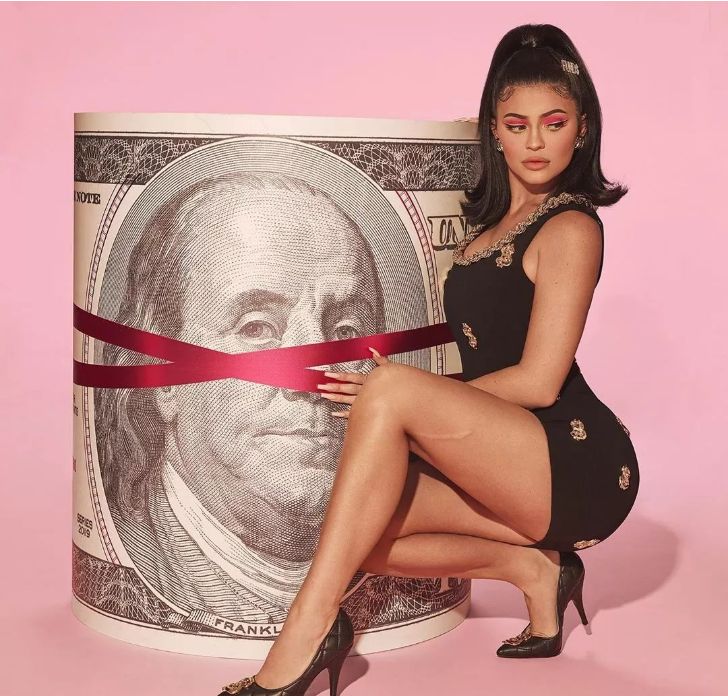 在折腾嘴唇这件事上，大家都一样