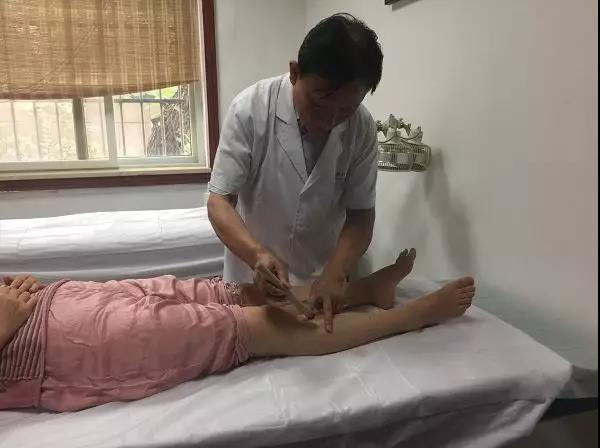 妙!湖北一女士随时晕倒,他一针扎好!