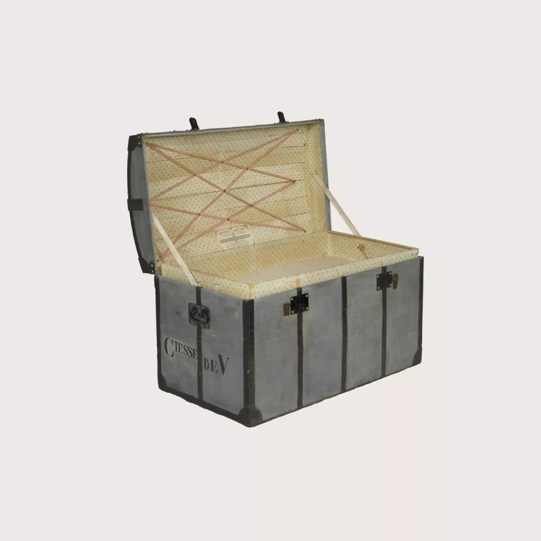 1990年代的lv旅行箱,lv旅行箱是皮的吗