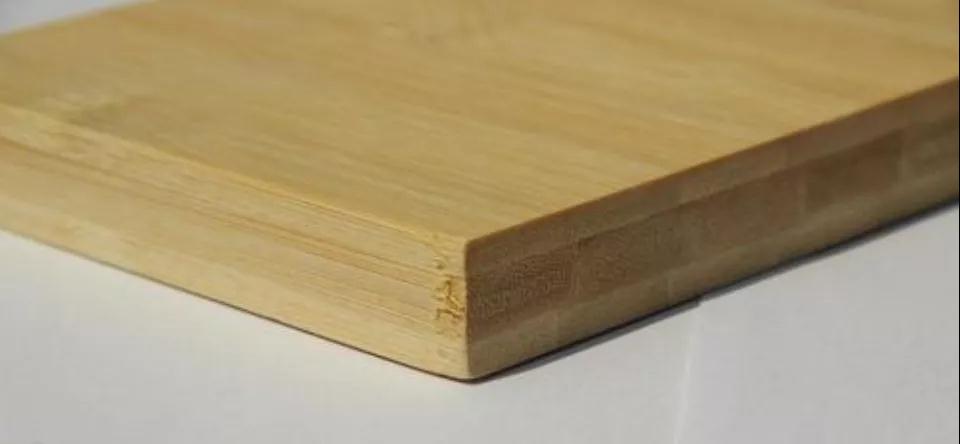 利用竹炭做成的板材，外表虽“其貌不扬”但功效“小清新”