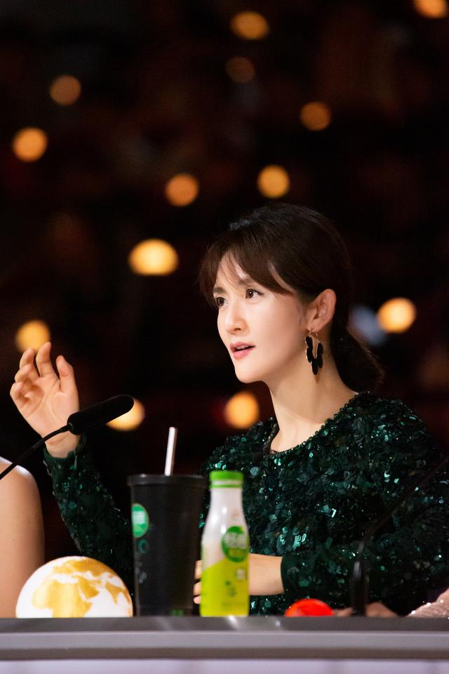 英国版“声入人心”保罗登上《巅峰之夜》用歌声讲述草根逆袭之路