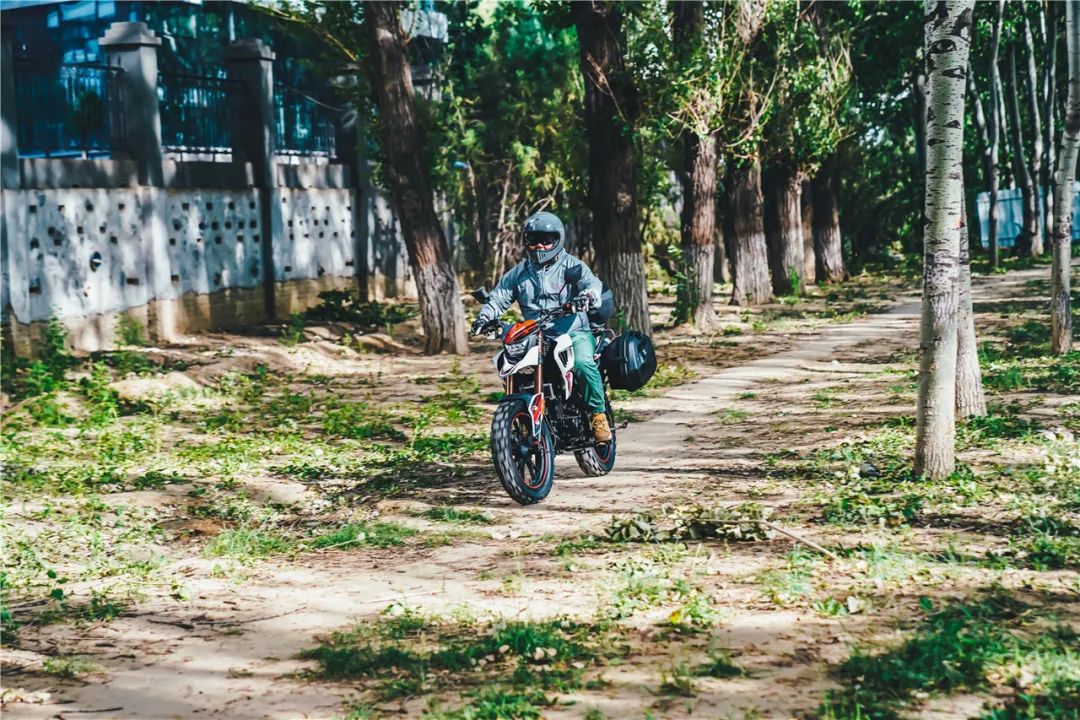 银钢铁拳250到底值不值得入手,1万左右的重型拉力车