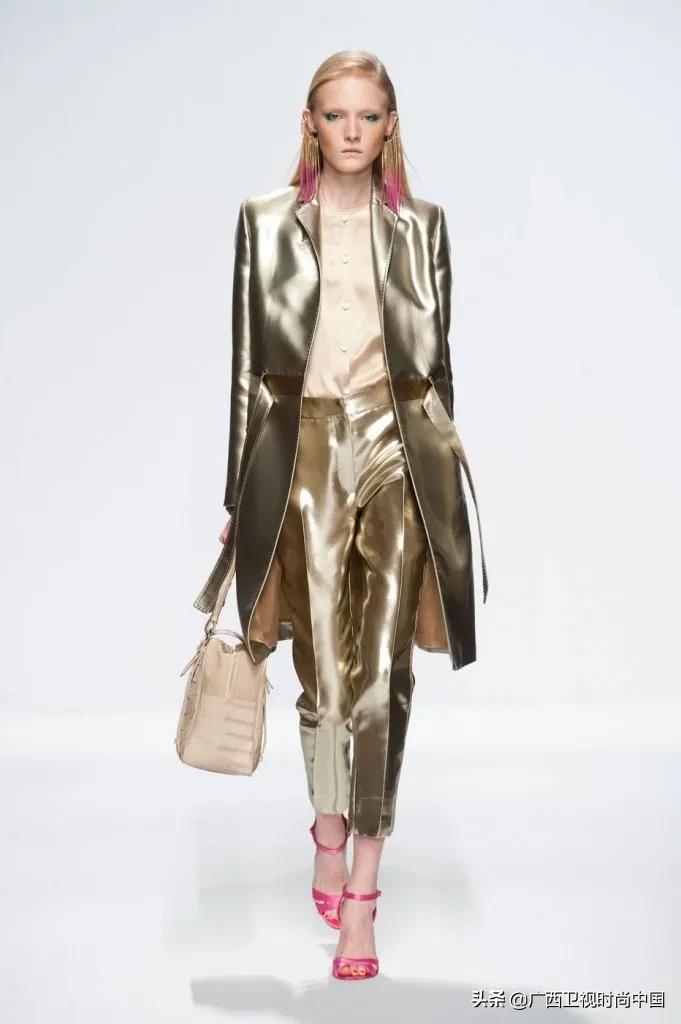 适合年轻人的职场穿搭,职场穿搭尽显干练大气