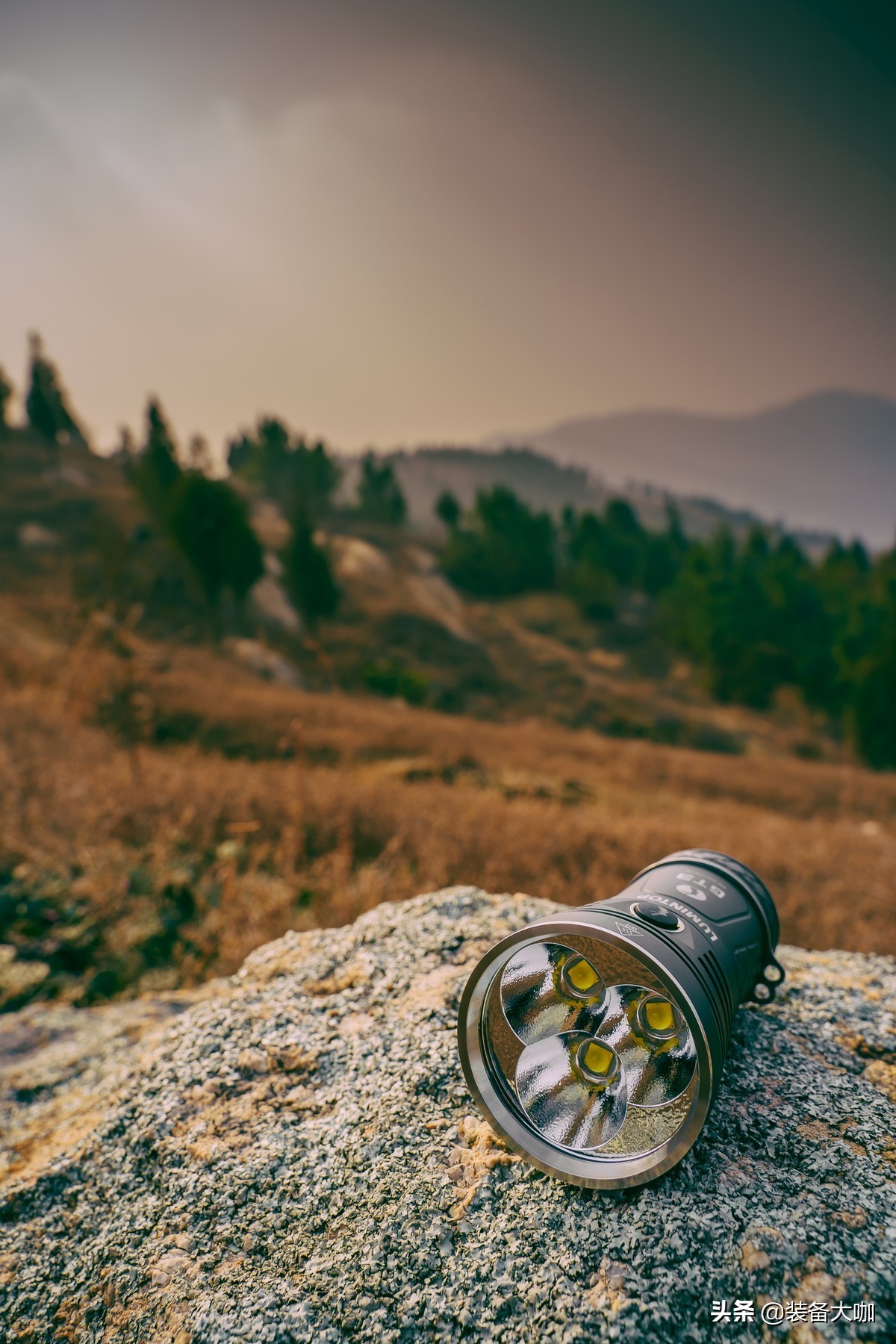 三眼小钢炮手电筒亮吗,三眼小钢炮强光