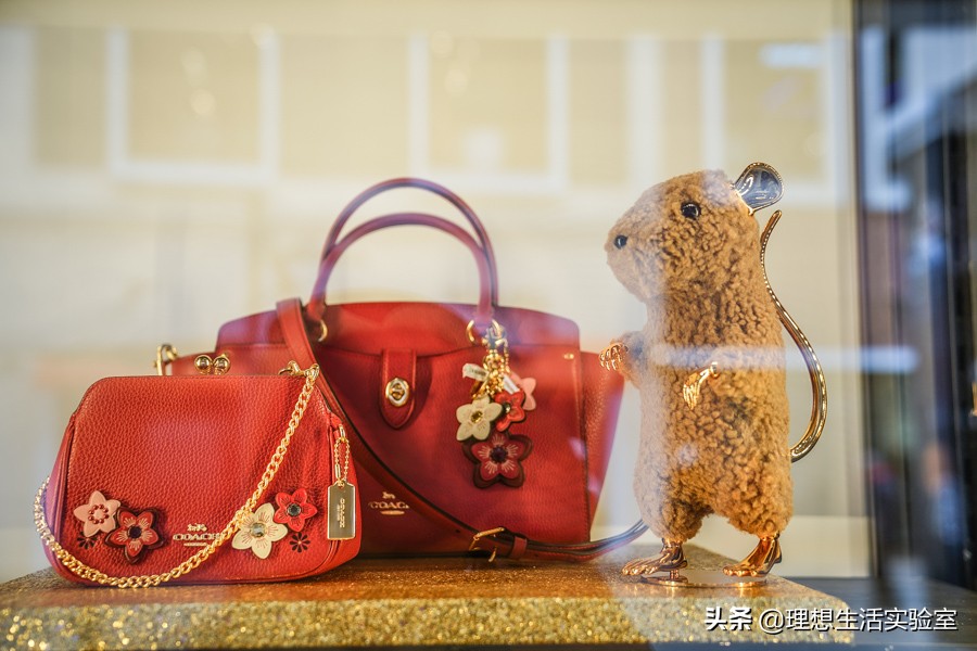 我们逛了天的成都时代奥莱，为你整理出这份春节新衣精明采购清单