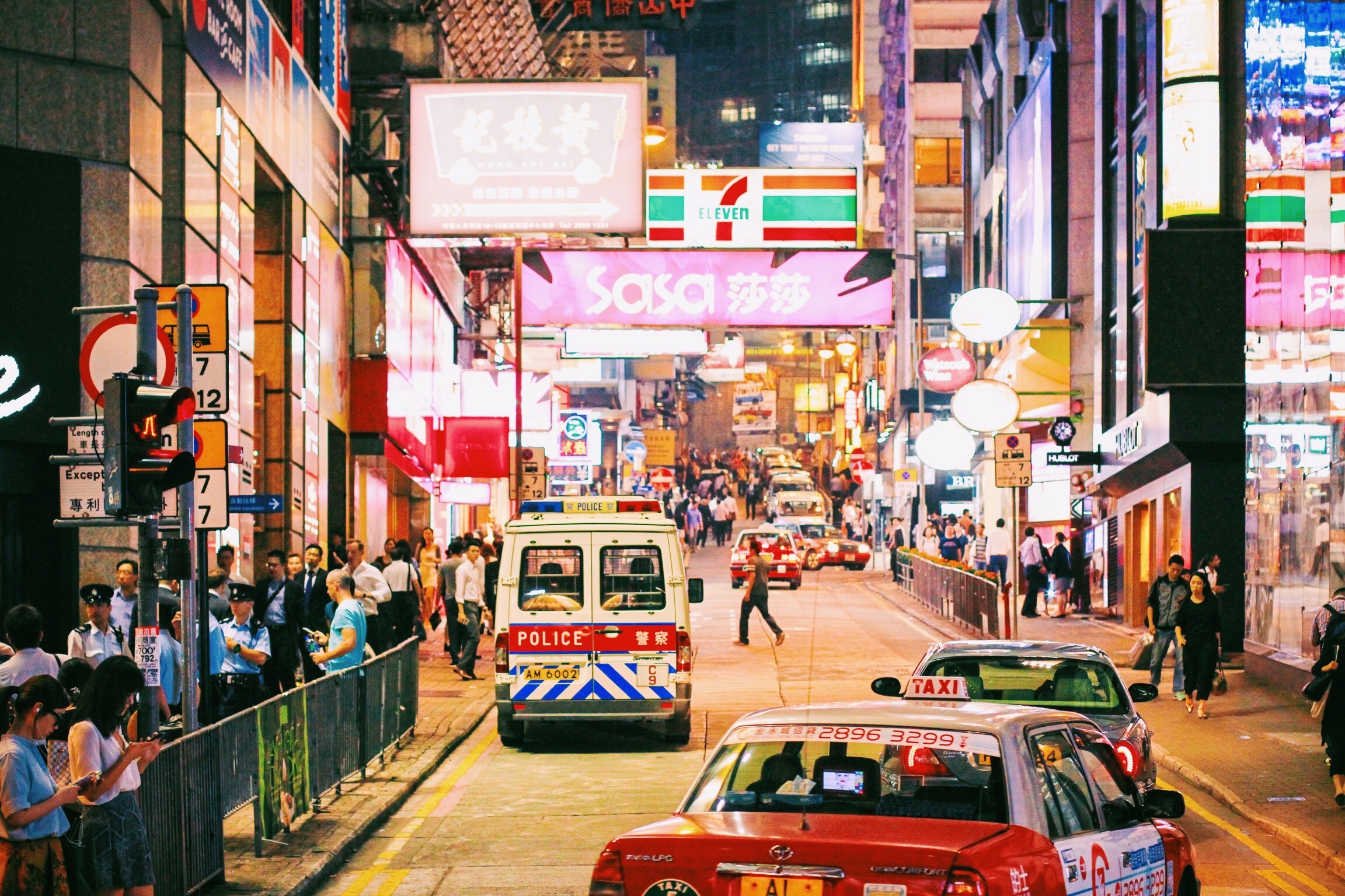 服装-酒吧-房地产,香港“兰桂坊之父”讲述:80个亿的兰桂坊故事