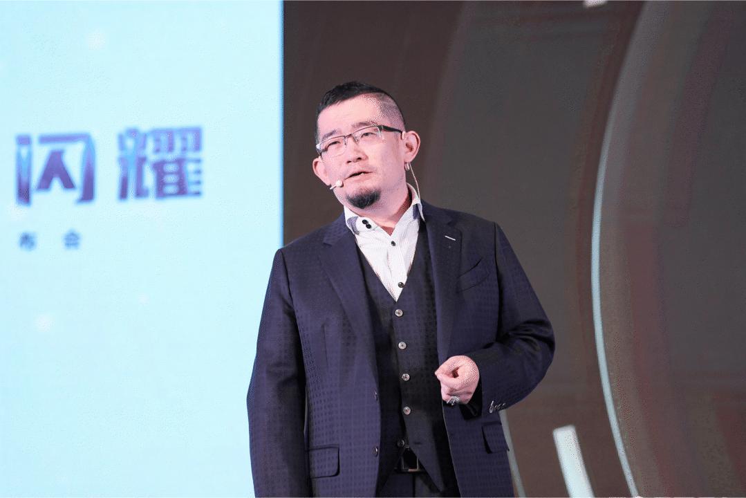 五星闪耀照亮蜂巢城市