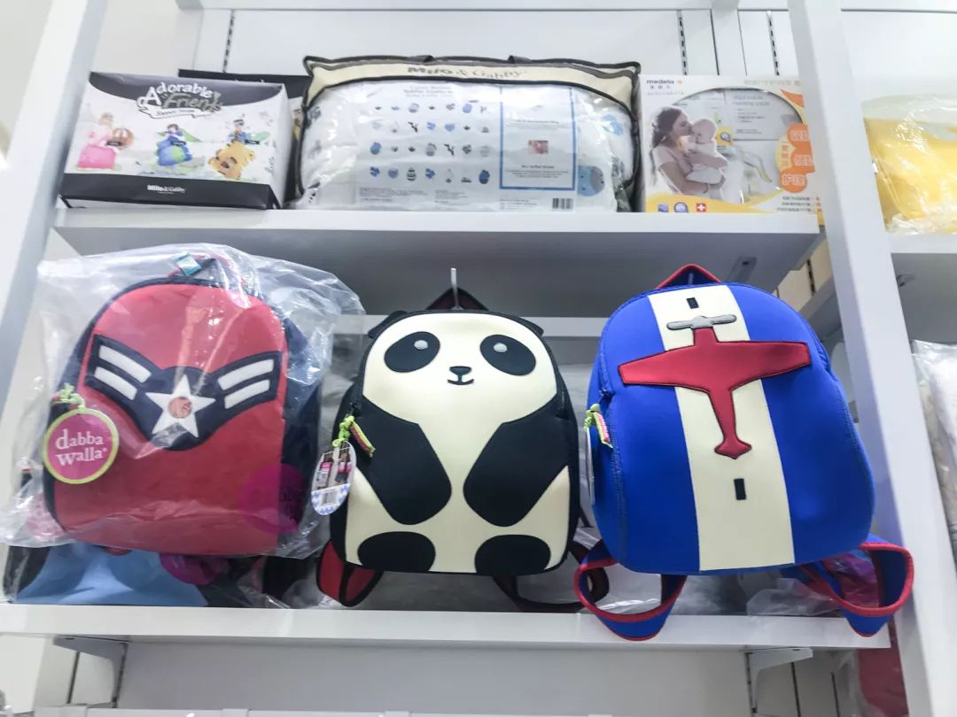 200-500儿童书包,儿童书包买轻便的还是减压的好