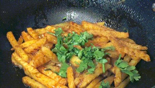 炕土豆的制作方法视频,湖北腊肉炕土豆的做法大全