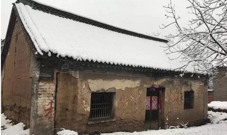 大门朝西受人欺,大门朝西寒暑受欺的意思是啥