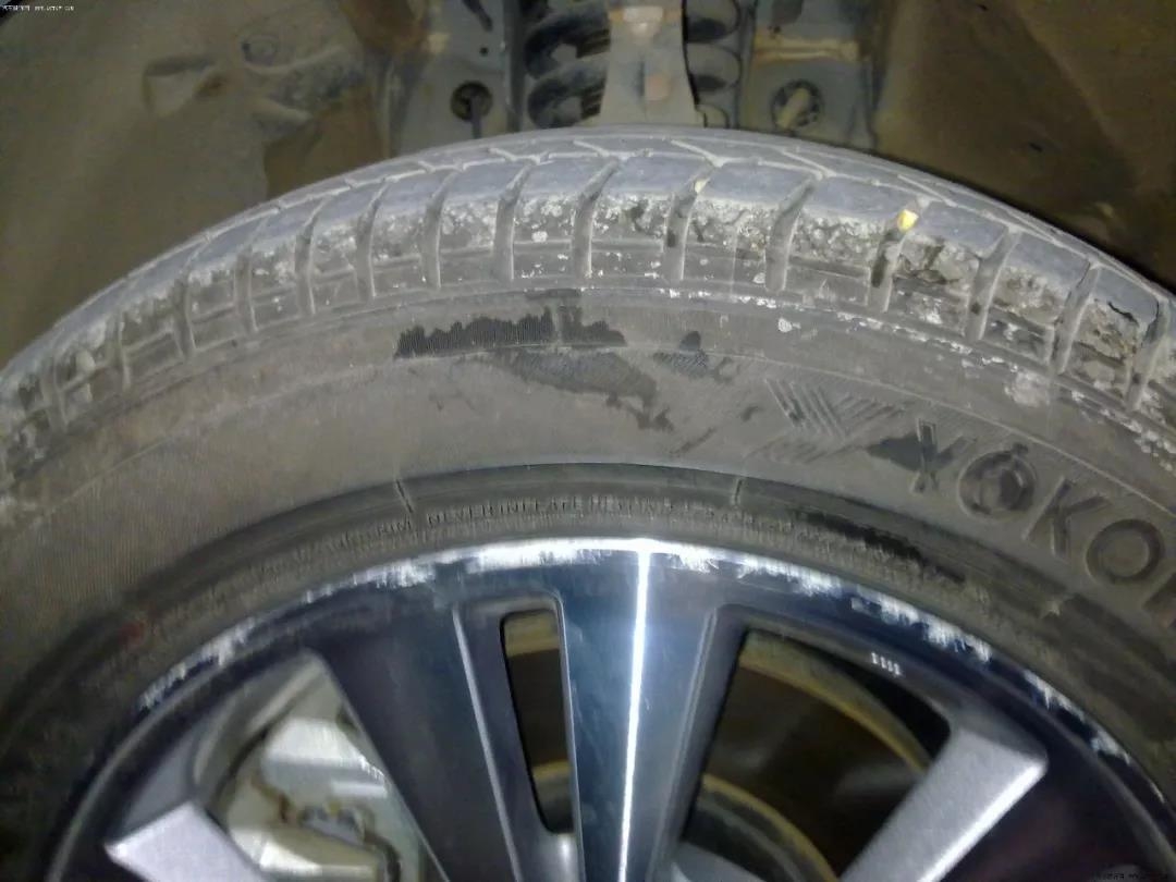 洗车店轮胎油会腐蚀轮胎吗,轮胎保养膏对轮胎有伤害吗