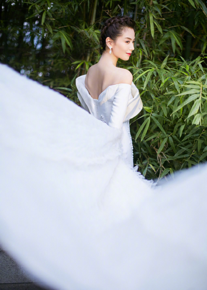 41岁的刘涛穿粉红裙少女感十足,42岁刘涛惊艳美照