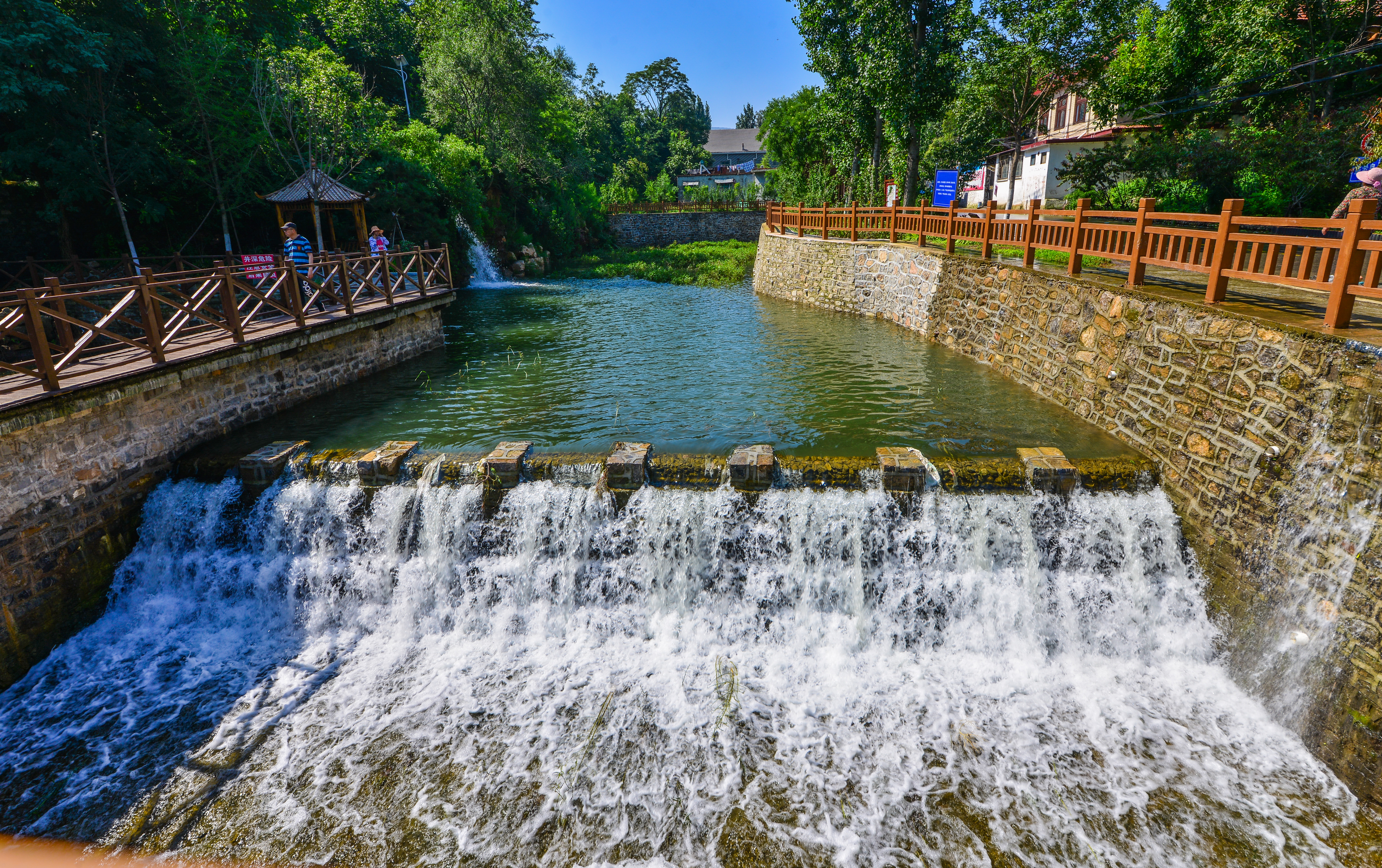 叮咚的泉水，迷人的风景，济南这个古村低调鲜为人识，却美得让人惊喜！