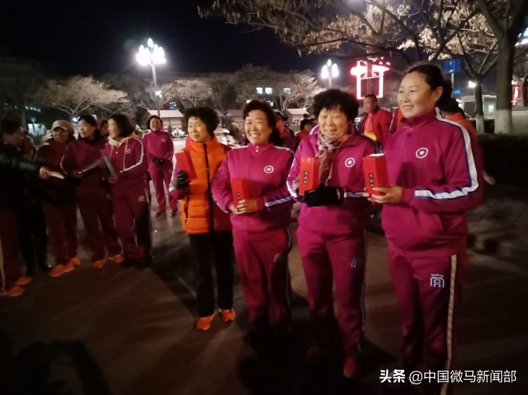 海州体育馆一路同行健步队,连云港微马海州健步队