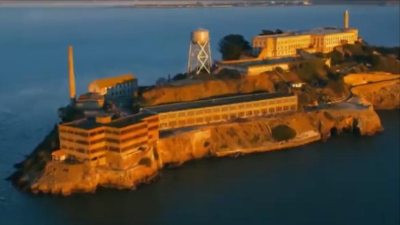 世界上最可怕的越狱事件,囚犯集体撞墙史上最硬核越狱