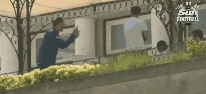 图赫尔模仿瓜迪奥拉指挥动作,图赫尔模仿瓜迪奥拉向球员训话