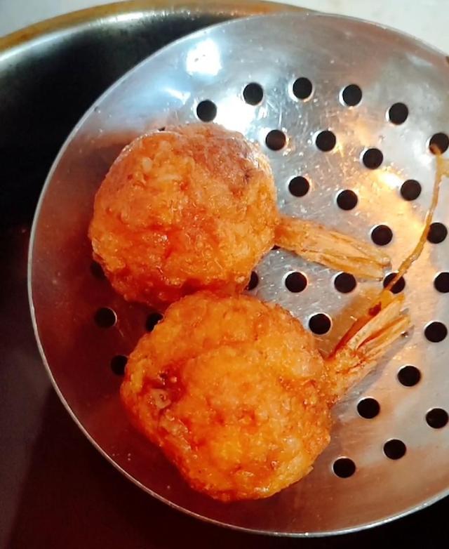 鲜虾冷冻保存时，直接放冰箱就废了！这样做，跟鲜的一样好吃