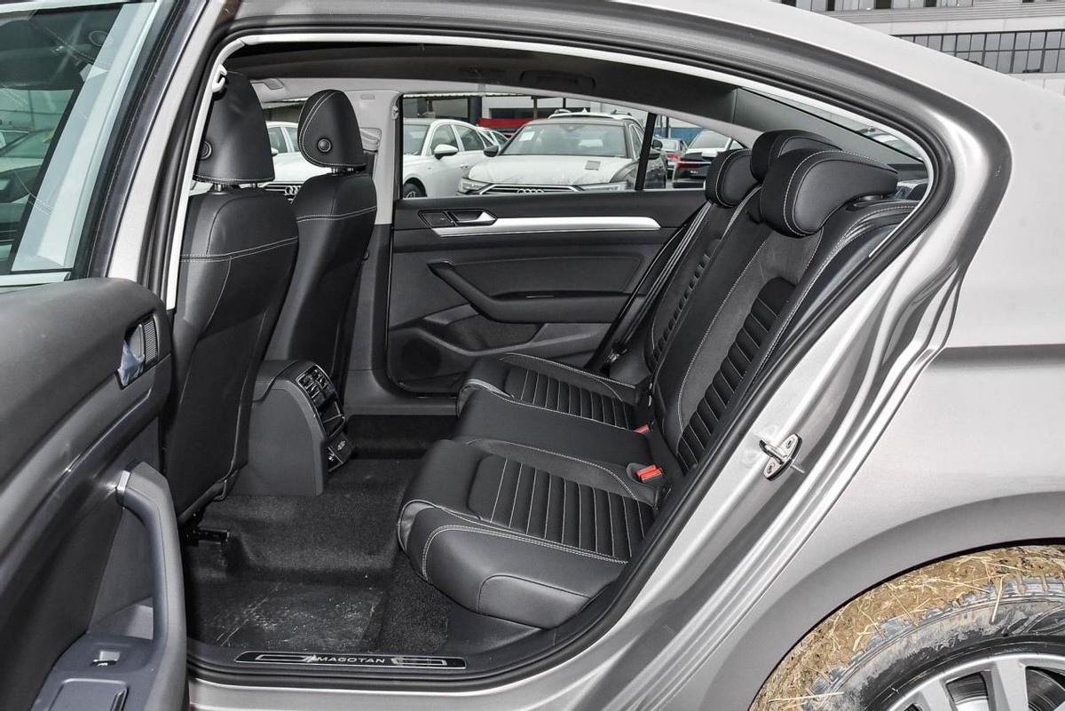 价格差2万选速腾还是轩逸,速腾和迈腾落地价