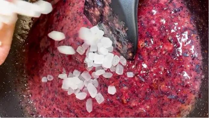 自制蓝莓果酱酸甜好吃零添加,蓝莓果酱最正宗的做法