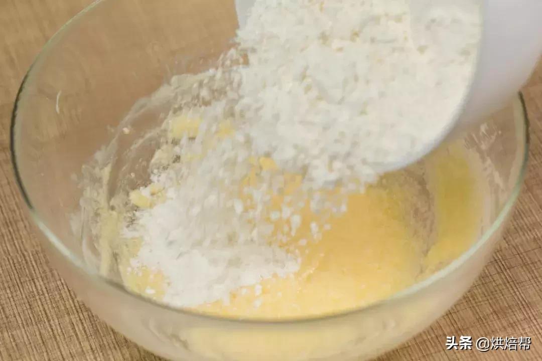 最基础的黄油曲奇简单又好吃,非常香酥的一款曲奇饼干超好吃
