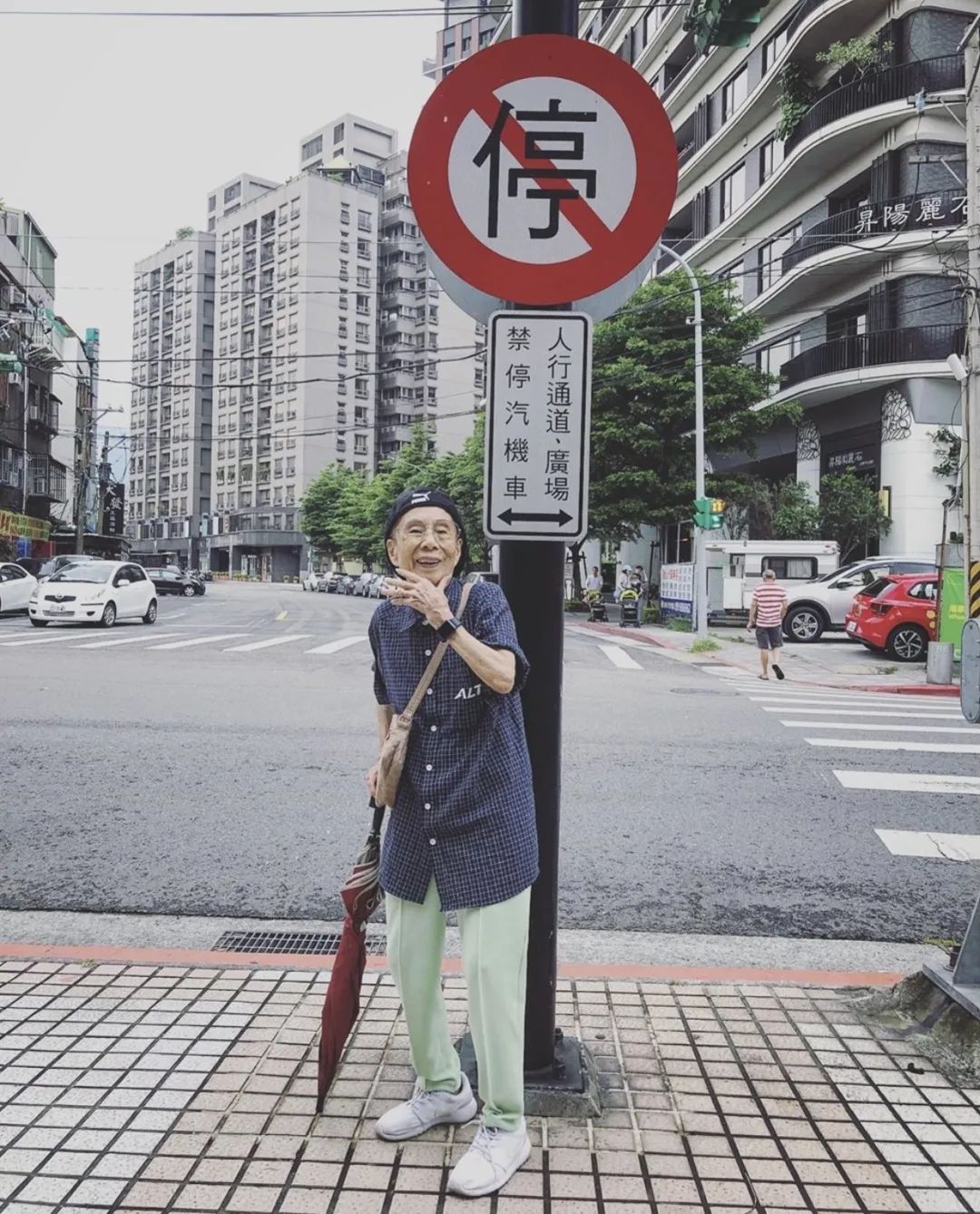 麦当娜50岁时穿衣打扮,61岁麦当娜自曝秀出美貌不减年华