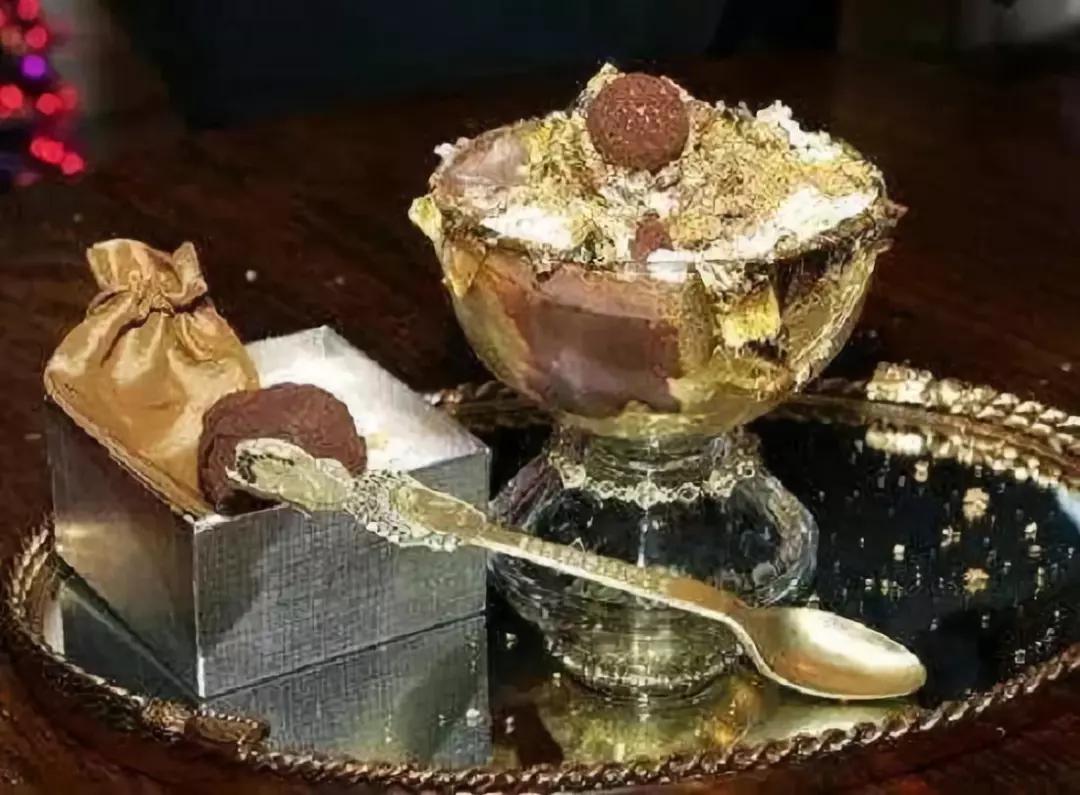 15亿的车20万的矿泉水┃亿万富翁们“最贵”集锦