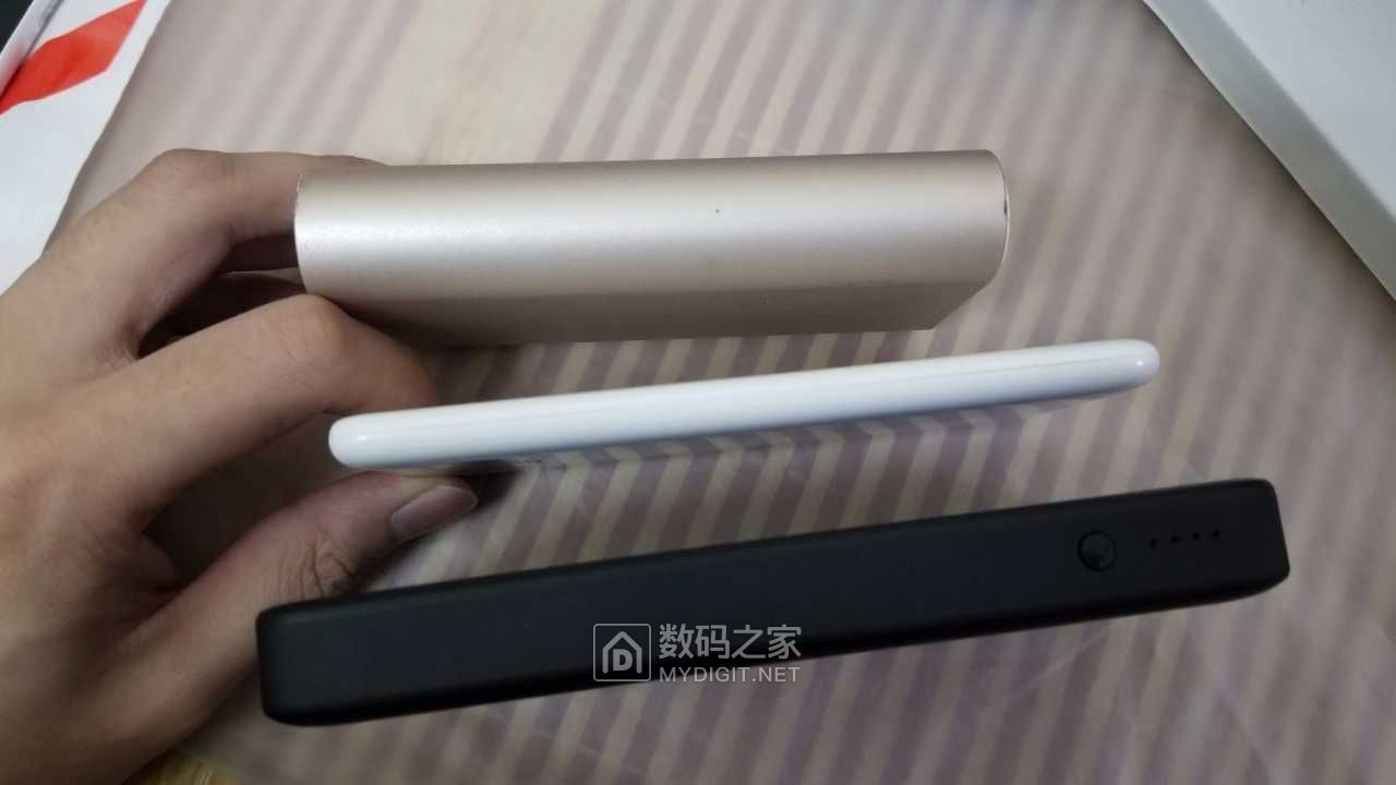 开箱拆解售价29.9元的ARUNZ5A5000mah轻薄移动电源真的值了