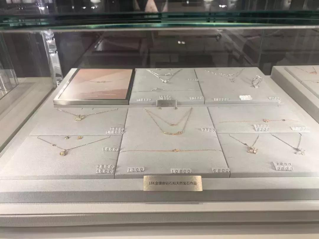 女子买三万块钱施华洛世奇钻,施华洛世奇天然宝石