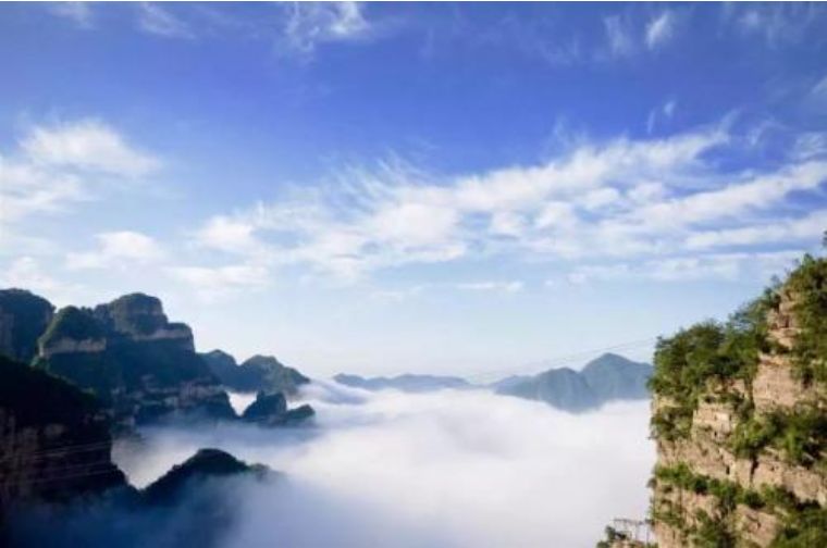 那里夏季平均气温只有21.3℃，被称为“深呼吸小城”“天然氧吧”